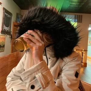 Meet your Posher, Casey